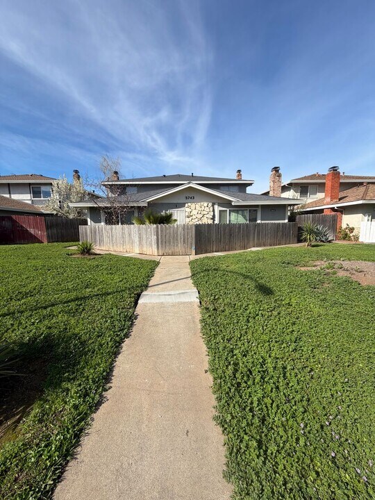 5743 Blachly Way in Sacramento, CA - Building Photo
