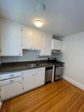 206 W Emerson St, Unit 2R in Melrose, MA - Building Photo - Building Photo