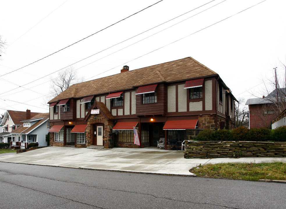 20-28 Helen Ave in Mansfield, OH - Building Photo