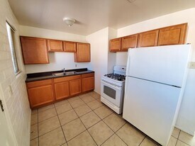 1608-1610 W Becker Ln in Phoenix, AZ - Building Photo