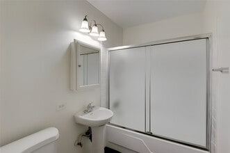 1305 N Garfield Ave in Pasadena, CA - Building Photo - Building Photo