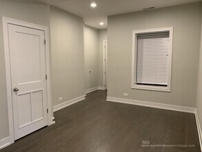 849 W Lill Ave in Chicago, IL - Building Photo - Building Photo