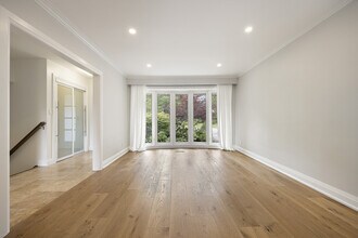 4470 Cosburn Crescent in Burlington, ON - Building Photo - Building Photo
