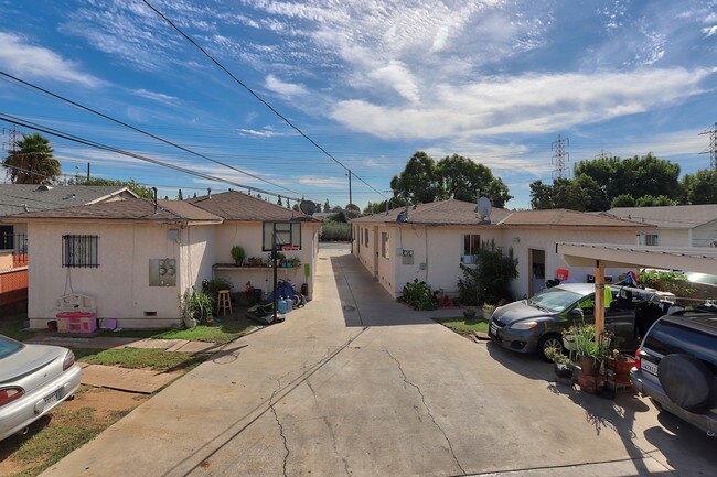 6519 Darwell Ave in Bell Gardens, CA - Building Photo - Building Photo