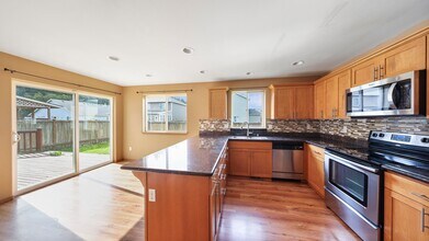 2385 SW Navigator Loop in Oak Harbor, WA - Building Photo - Building Photo