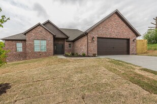 1531 Abbey Ln in Centerton, AR - Building Photo