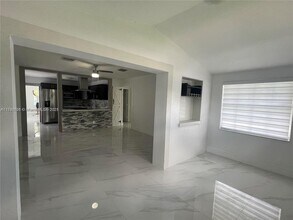 3151 NW 4th Pl-Unit -1 in Fort Lauderdale, FL - Building Photo - Building Photo