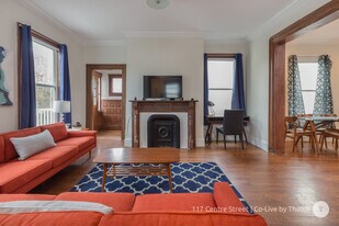 117 Centre St in Boston, MA - Building Photo