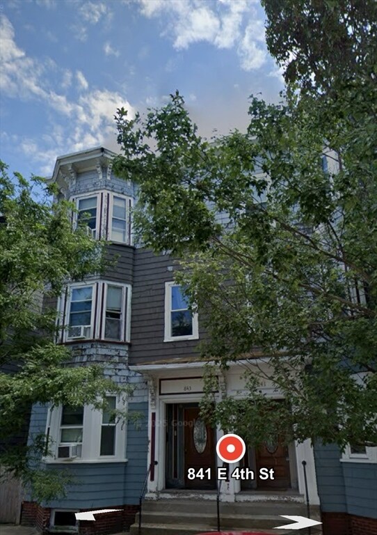 property at 841-843-843 E 4th St