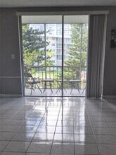 2905 Point E Dr in Aventura, FL - Building Photo - Building Photo