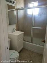 2216 W Wardlow Rd in Long Beach, CA - Building Photo - Interior Photo