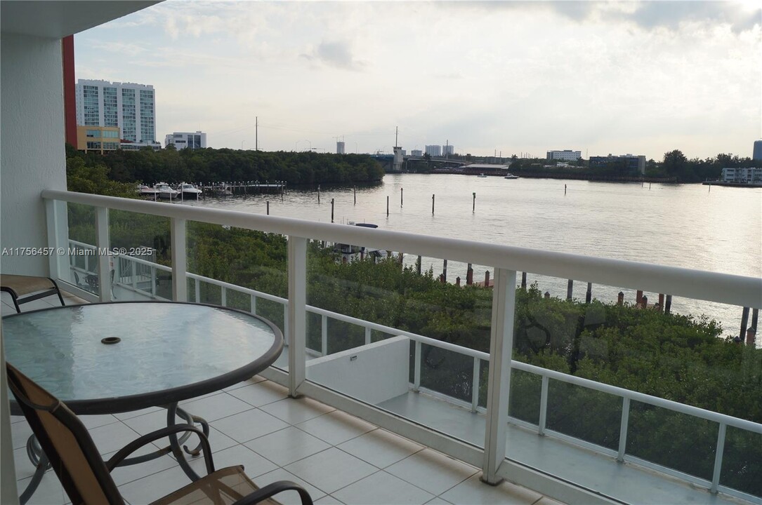 17050 N Bay Rd, Unit 407 in Sunny Isles Beach, FL - Foto de edificio