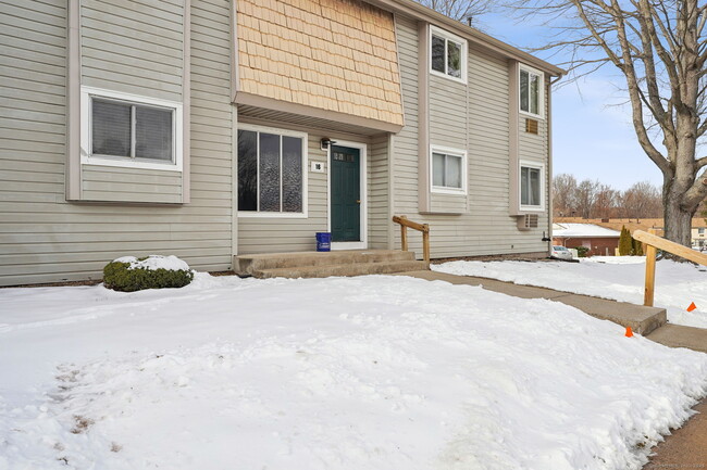 16 Carillon Dr in Rocky Hill, CT - Building Photo - Building Photo