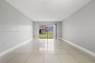 301 NW 177th St in Miami, FL - Building Photo - Building Photo