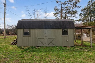 10208 TN-13 in Linden, TN - Building Photo - Building Photo