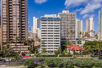 Fairway Manor in Honolulu, HI - Foto de edificio - Building Photo