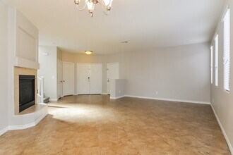 649 Summit Valley Ln in Henderson, NV - Building Photo - Building Photo