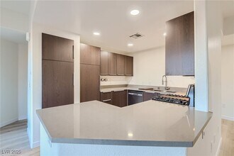 8724 Red Rio Dr, Unit 103 in Las Vegas, NV - Building Photo - Building Photo