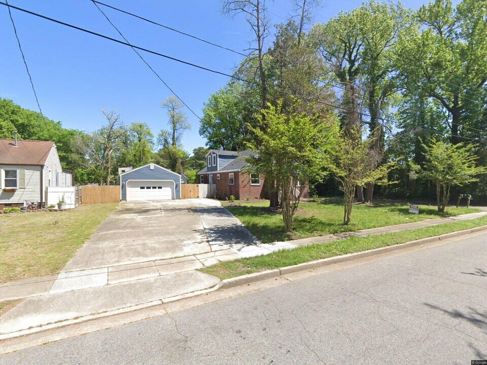 7928 Pythian Ave in Norfolk, VA - Building Photo