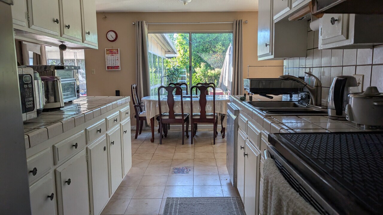 1043 Bonner Ave in Fremont, CA - Building Photo