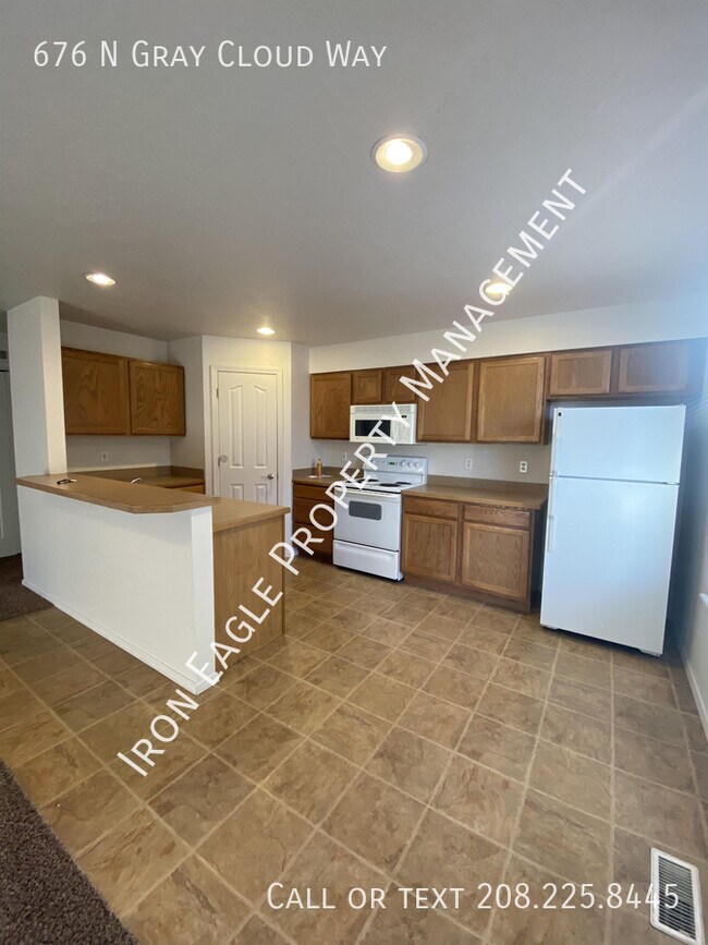 676 N Gray Cloud Way in Meridian, ID - Building Photo - Building Photo