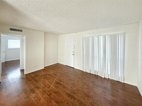 4811 Live Oak St in Dallas, TX - Building Photo - Building Photo