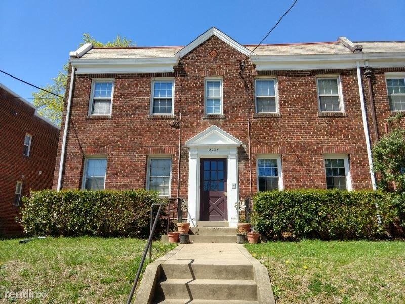 2224 40th St NW in Washington, DC - Building Photo