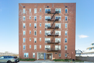 127-131 Beach 119th St in Far Rockaway, NY - Building Photo - Building Photo