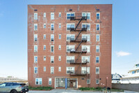 127-131 Beach 119th St in Far Rockaway, NY - Foto de edificio - Building Photo