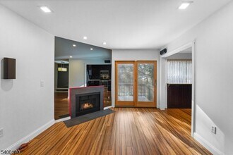 13 Jill Ct in Franklin Township, NJ - Building Photo - Building Photo