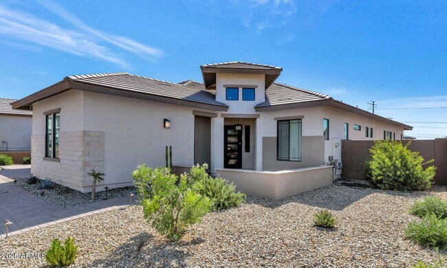 2041 E Fallen Leaf Ln in Phoenix, AZ - Building Photo - Building Photo