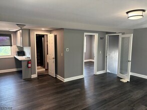 1962 Washington Valley Rd in Bridgewater, NJ - Building Photo - Building Photo