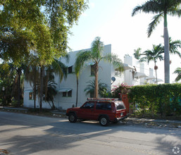 Washington Manor in Hollywood, FL - Building Photo - Building Photo