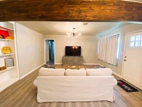 1100 Elmhurst St in Moore, OK - Building Photo - Building Photo