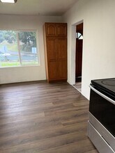 1381 Central Ave in Coos Bay, OR - Building Photo - Building Photo