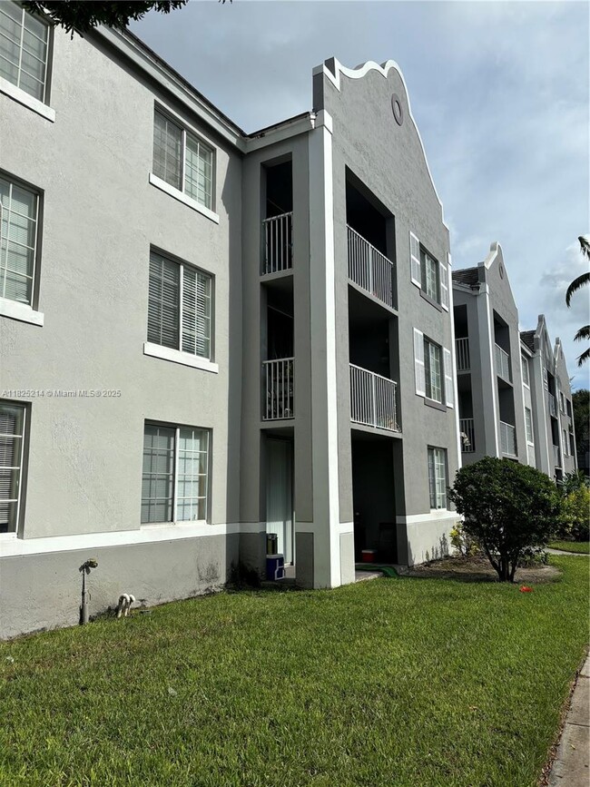 777 SW 111th Way in Pembroke Pines, FL - Building Photo - Building Photo