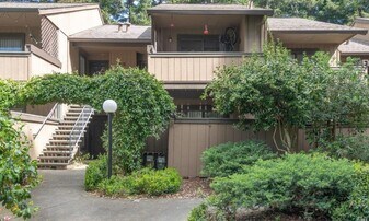 30 Arbor Ct in Cotati, CA - Building Photo