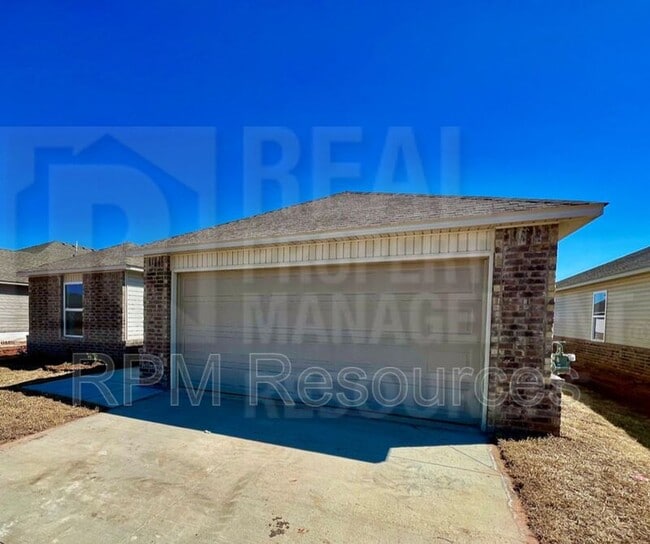 1916 Melanie Dr in Yukon, OK - Building Photo - Building Photo