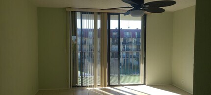 1437 N Atlantic Ave in Daytona Beach, FL - Building Photo - Building Photo