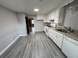 98 W Center St, Unit 2