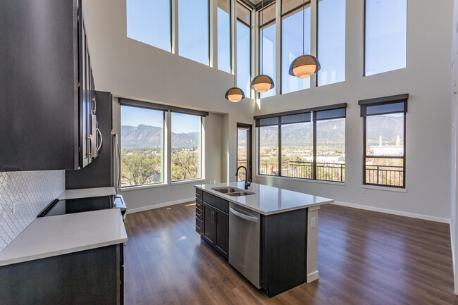 Mae on Cascade in Colorado Springs, CO - Building Photo - Interior Photo