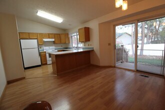 7308 N Tucannon St in Spokane, WA - Foto de edificio - Building Photo