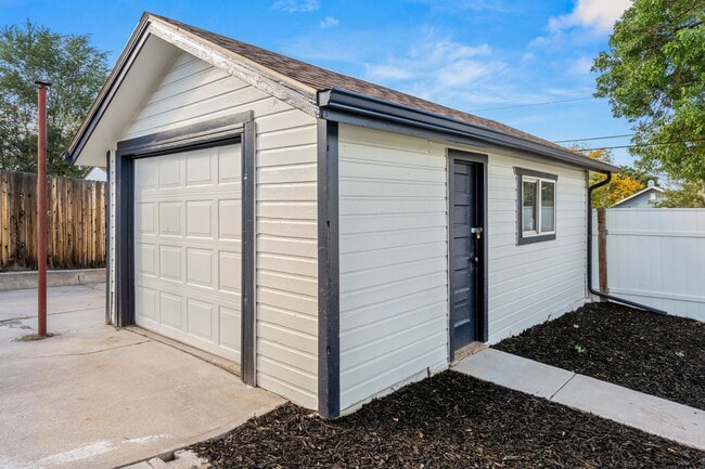 1557 W Dakota Ave in Denver, CO - Building Photo - Building Photo