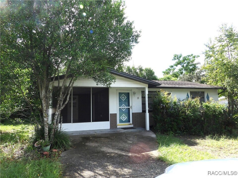 8 E Golden St in Beverly Hills, FL - Building Photo
