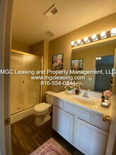 901-907 Garden Way in Harrisonville, MO - Building Photo - Building Photo