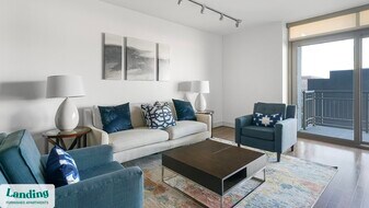 777 Preston St, Unit 8E in Houston, TX - Building Photo
