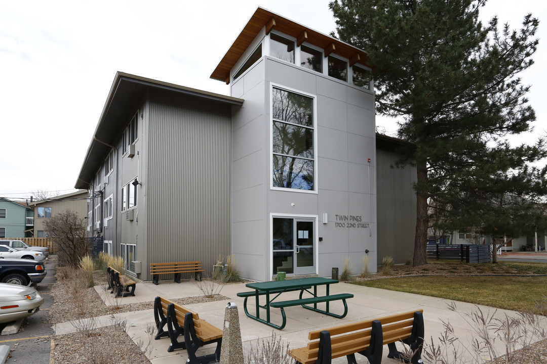 Twin Pines in Boulder, CO - Foto de edificio