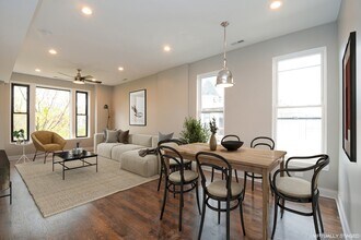 1545 N Claremont Ave in Chicago, IL - Building Photo - Building Photo