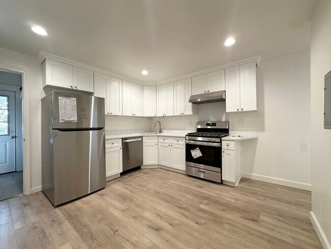 72 Easton St in Boston, MA - Building Photo - Building Photo