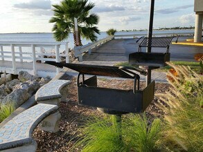 2506 N Rocky Point Dr in Tampa, FL - Building Photo - Building Photo